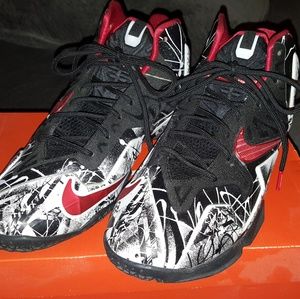 Nike shoes - Graffiti Lebron James
